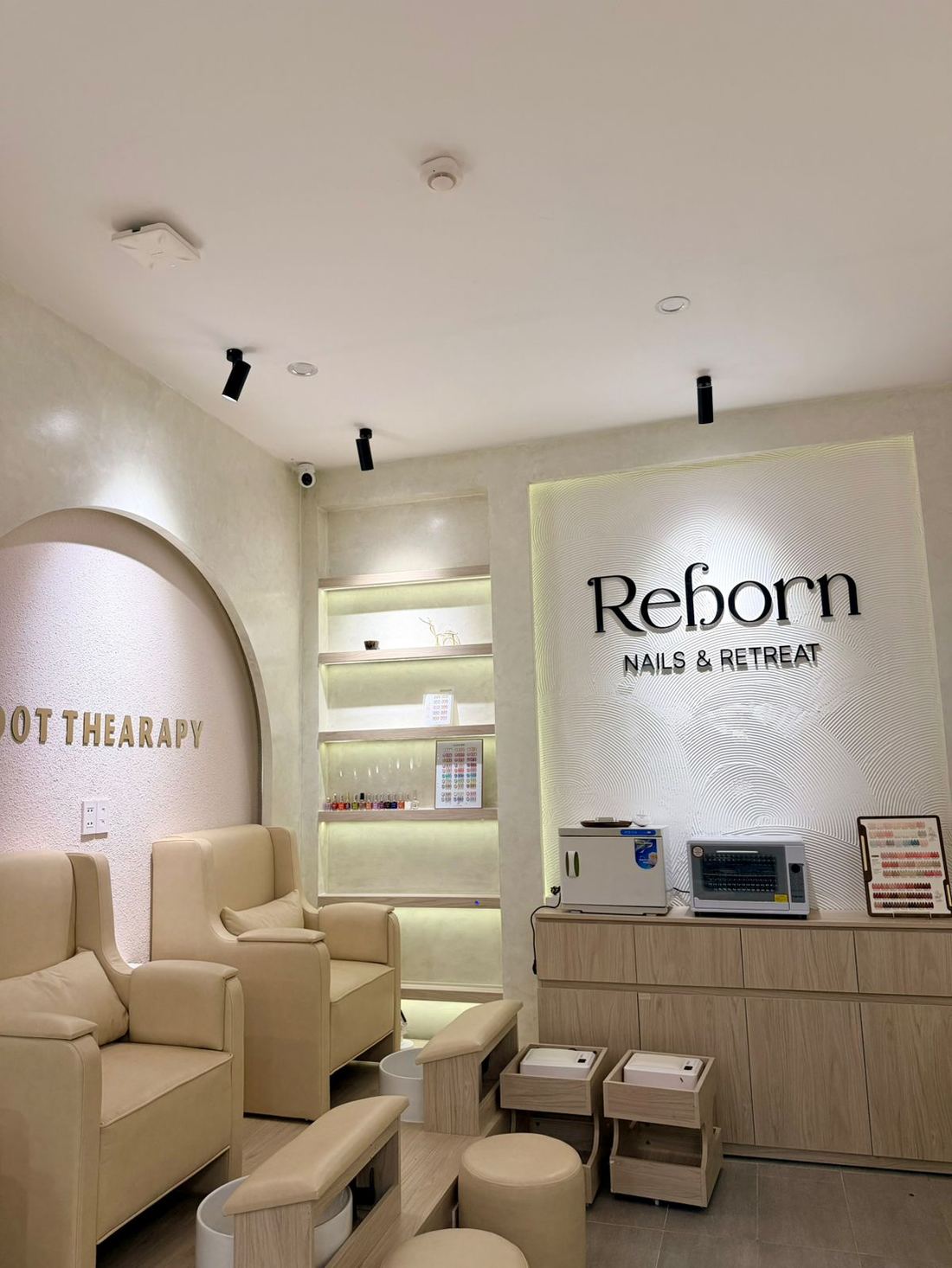 Reborn Nails & Retreat salon Da Nang · reception