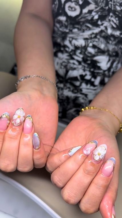 Nude set with painted details at Reborn Nails & Retreat Da Nang
